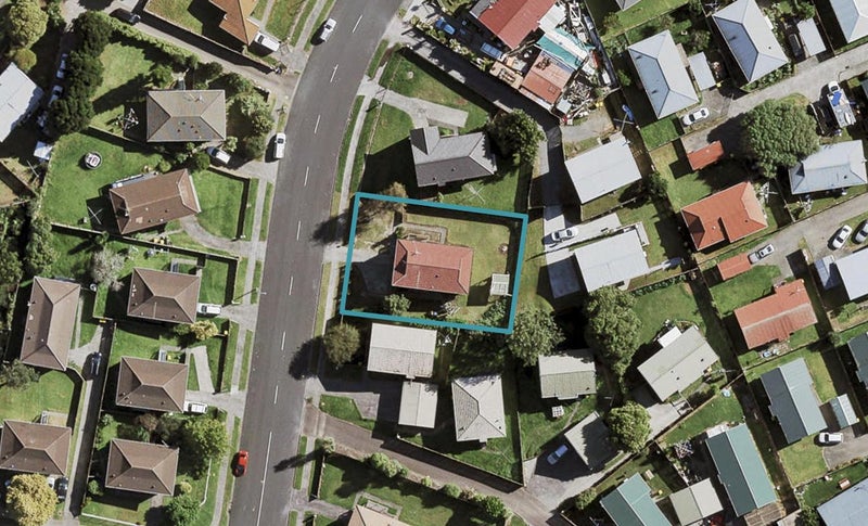 49 Maplesden Drive, Clendon Park, Auckland - Carousel 1