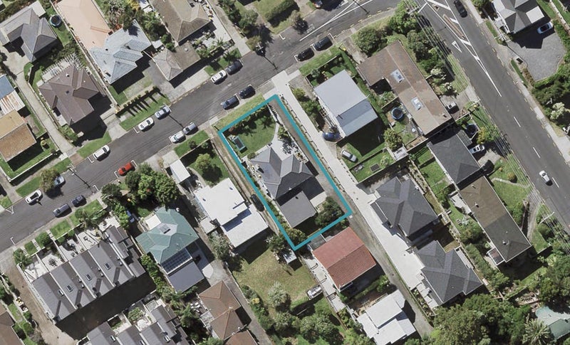 32 Bracken Avenue, Takapuna, Auckland - Carousel 1