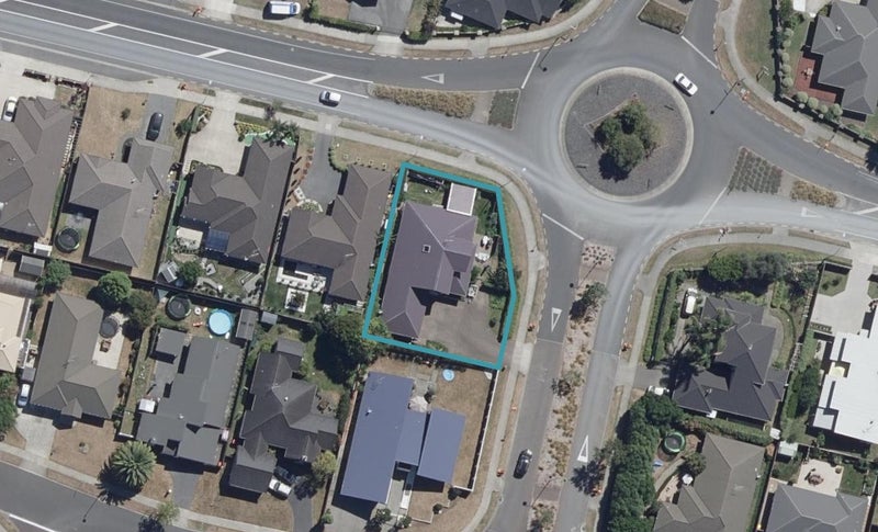 2 Saint James Drive, Huntington, Hamilton - Carousel 1