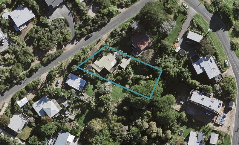 6 Tiri Road, Oneroa, Waiheke Island - Carousel 1