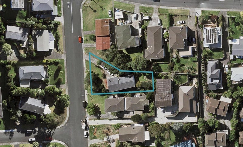 4 Cheval Drive, Totara Vale, Auckland - Carousel 1