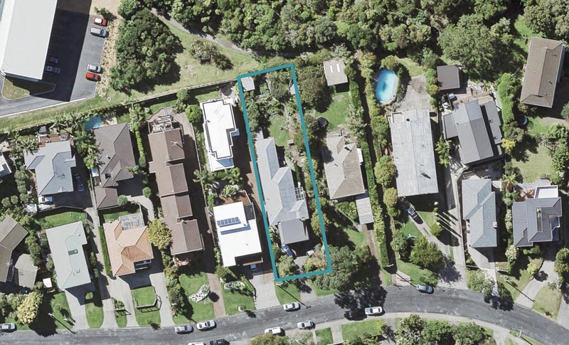 17 Peter Terrace, Castor Bay, Auckland - Carousel 1
