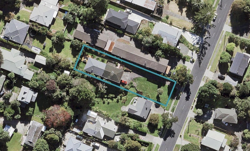 2/18 Nikau Street, New Lynn, Auckland - Carousel 1