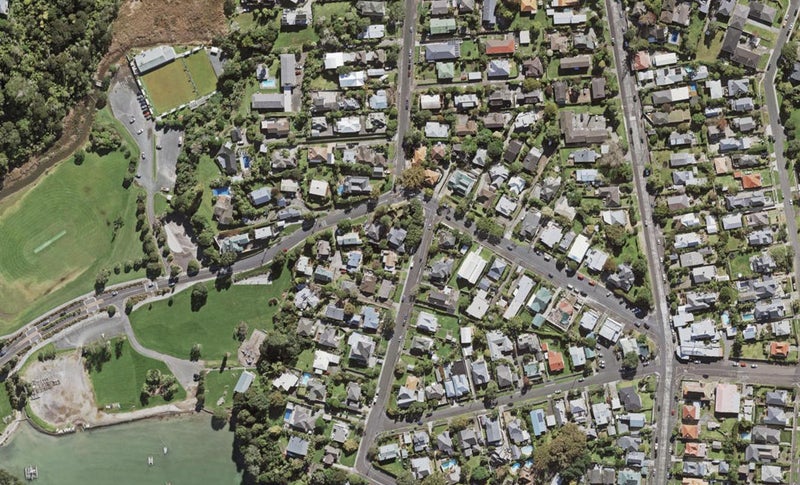 76 Clarence Road, Northcote Point, Auckland - Carousel 1