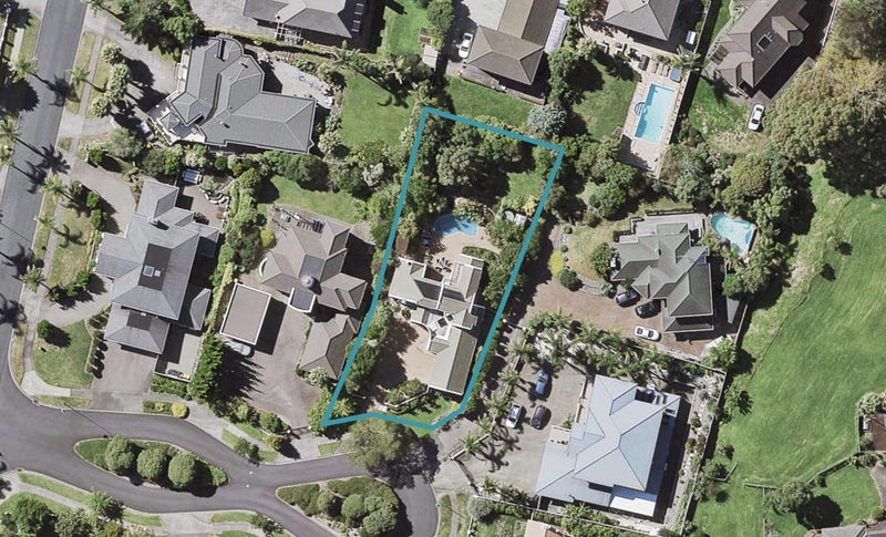 8 St Elmo Rise, Shamrock Park, Auckland - Carousel 1