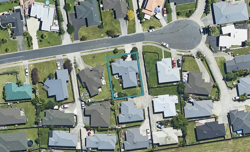 16 Lisa Place, Brookfield, Tauranga - Carousel 1