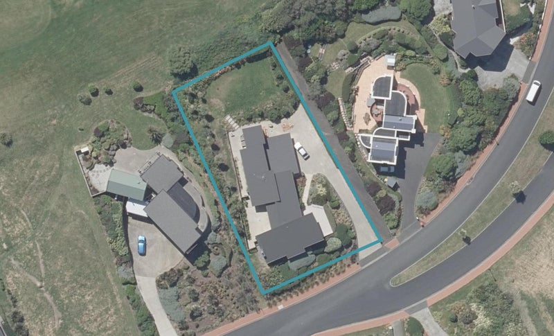 12 Highgrove, Saint Clair, Dunedin - Carousel 1