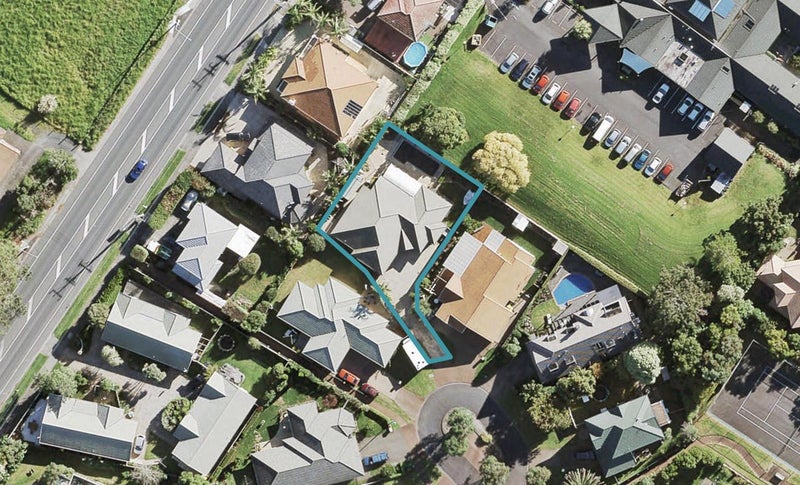 24 Connemara Court, West Harbour, Auckland - Carousel 1