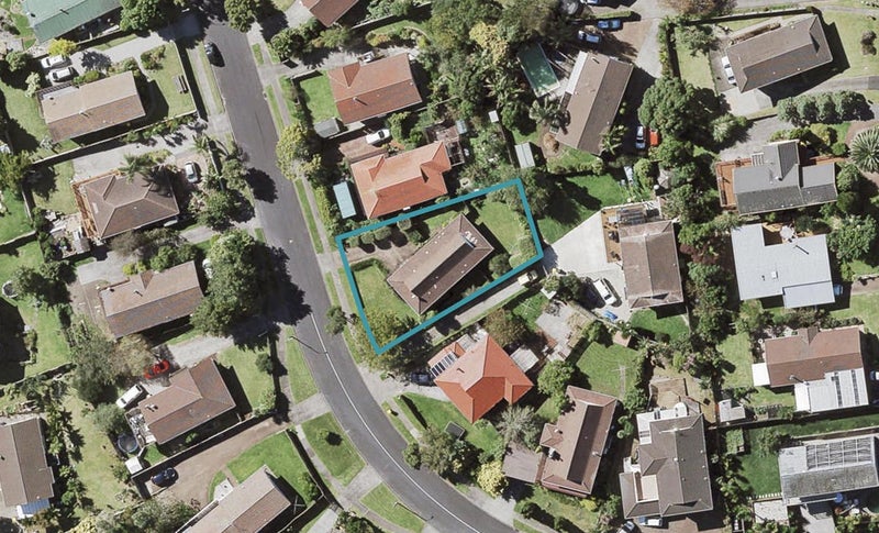 11 Lewisham Street, Highland Park, Auckland - Carousel 1