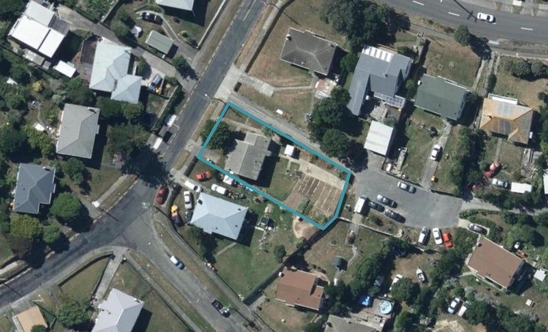3 Hiwi Crescent, Titahi Bay, Porirua - Carousel 1