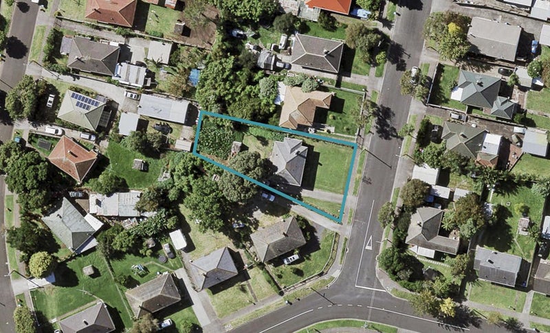 49 Tamatea Avenue, Point England, Auckland - Carousel 1