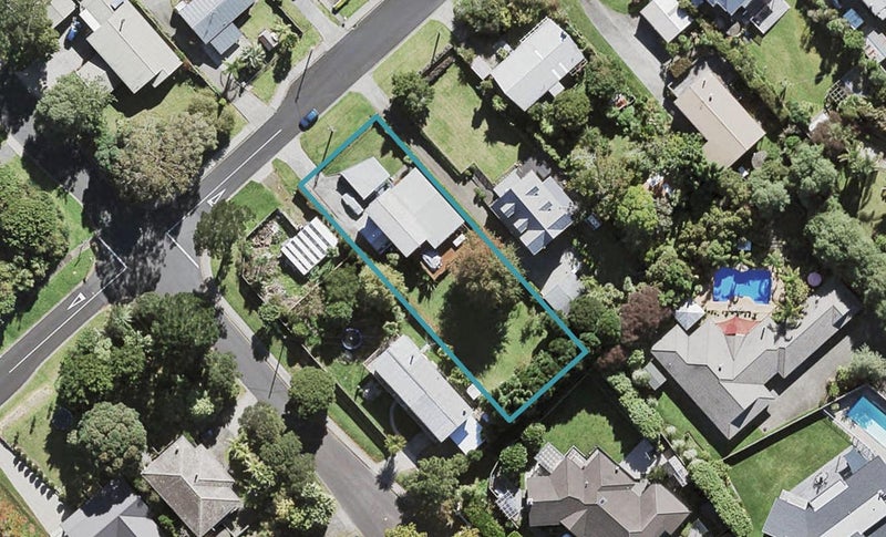 16 Outlook Road, Greenhithe, Auckland - Carousel 1