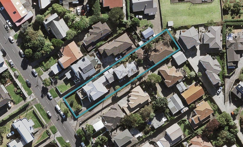 2/6 Hayr Road, Three Kings, Auckland - Carousel 1