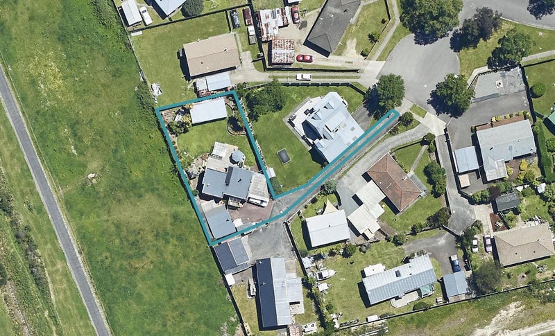 11 Matthew Place, Kawaha Point, Rotorua - Carousel 1