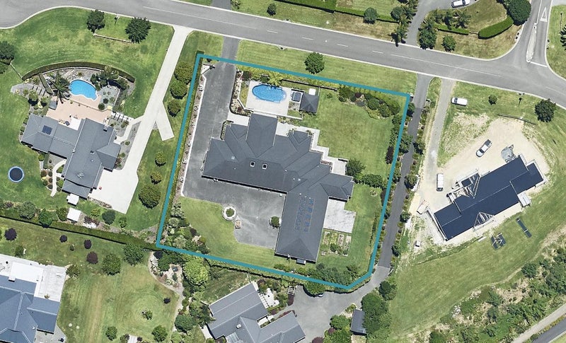 R/33 Bradley Avenue, Pyes Pa, Tauranga - Carousel 1