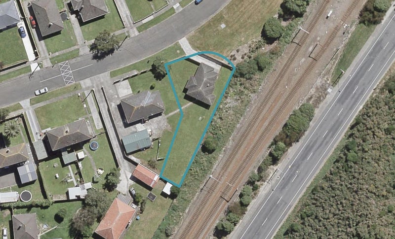 16 Farmer Crescent, Taita, Lower Hutt - Carousel 1