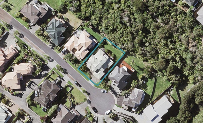 8 Gretna Green, Browns Bay, Auckland - Carousel 1