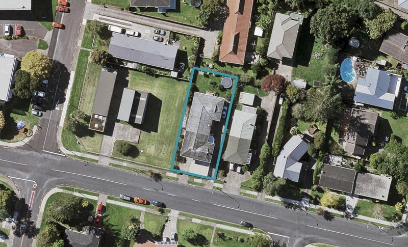 2/4 Larne Avenue, Pakuranga Heights, Auckland - Carousel 1