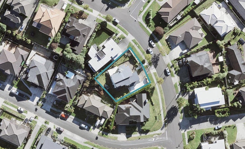10 Harrowglen Drive, Northcross, Auckland - Carousel 1