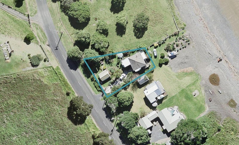 1746 East Coast Road, WHAKATIWAI, MIRANDA - Carousel 1