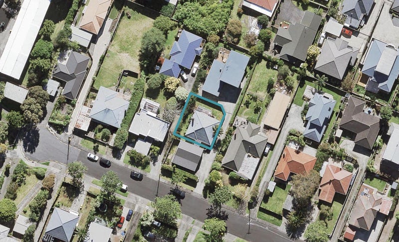 9B Riverview Road, New Lynn, Auckland - Carousel 1