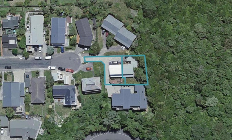 12A Middlesex Place, Northland, Wellington - Carousel 1