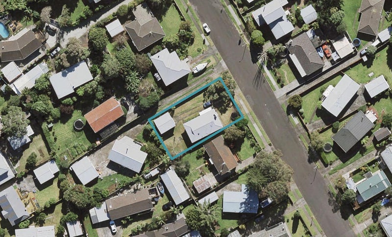 81 Crawford Avenue, Mangere Bridge, Auckland - Carousel 1