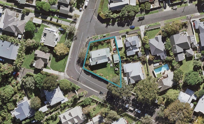 21 Clarence Road, Northcote Point, Auckland - Carousel 1