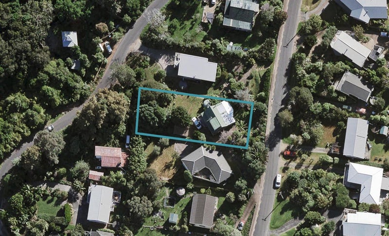 49 Jellicoe Parade, Surfdale, Waiheke Island - Carousel 1