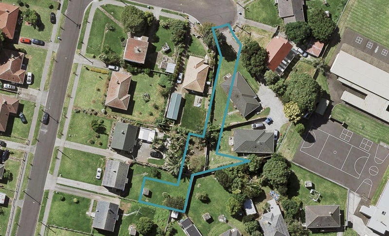 15 Takoto Way, Point England, Auckland - Carousel 1