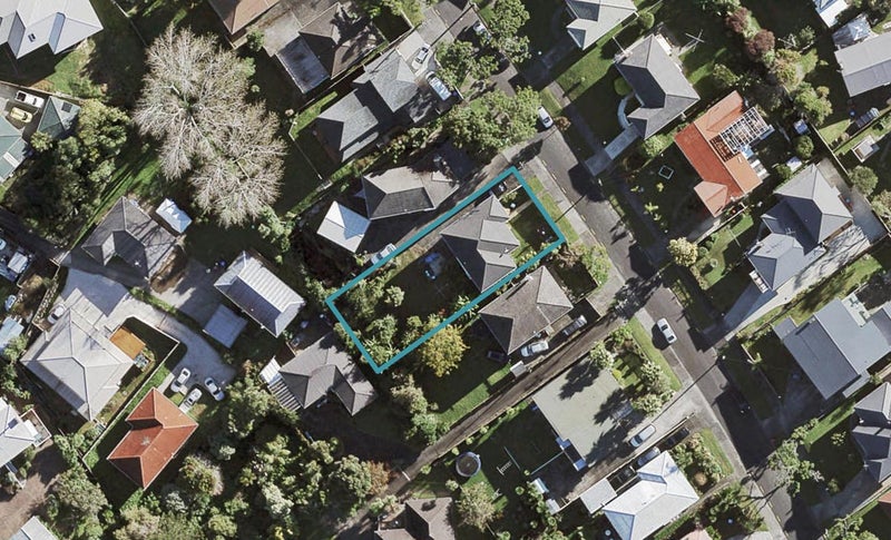 17 Hillview Avenue, New Windsor, Auckland - Carousel 1