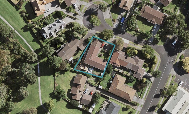 4 Catania Place, Conifer Grove, Takanini - Carousel 1