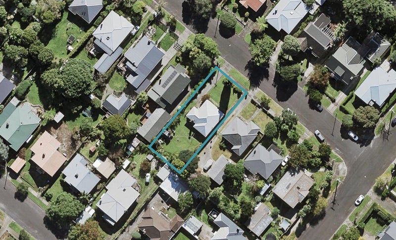 8 Burnside Avenue, Mount Albert, Auckland - Carousel 1