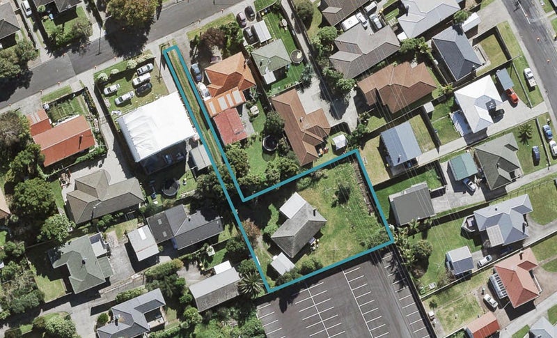 5 Grainger Road, Te Atatu South, Auckland - Carousel 1