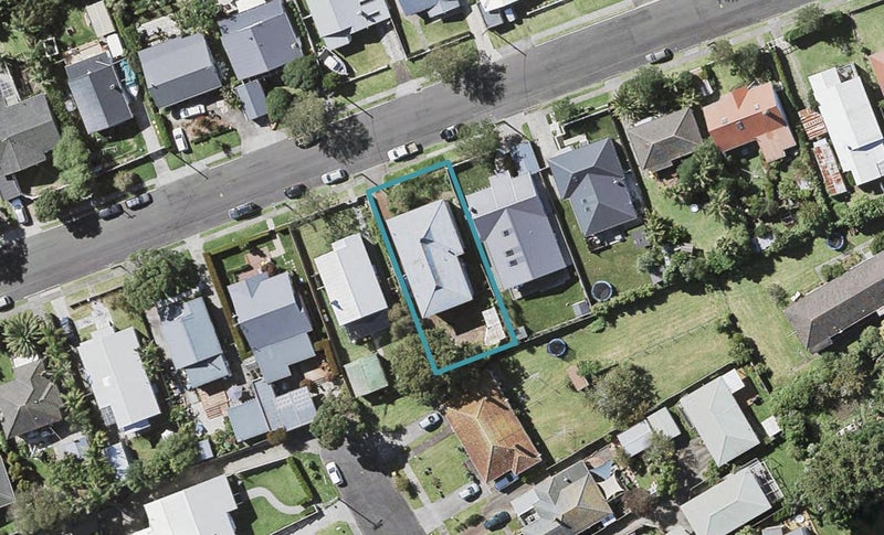 21 Egremont Street, Belmont, Auckland - Carousel 1