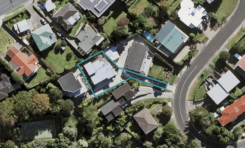 11A Girrahween Drive, Totara Vale, Auckland - Carousel 1