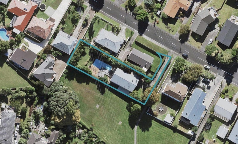 19 Lyndhurst Road, Te Atatu South, Auckland - Carousel 1