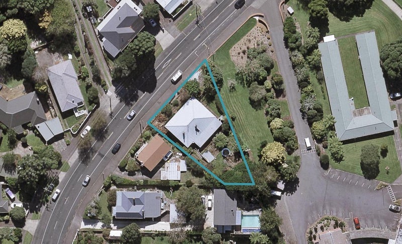 215 Tukapa Street, Westown, New Plymouth - Carousel 1