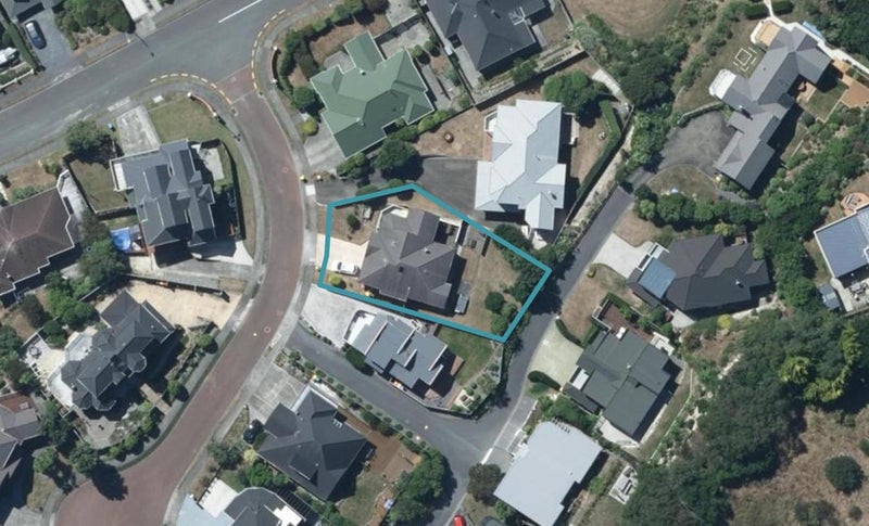 5 Tombane Terrace, Papakowhai, Porirua - Carousel 1