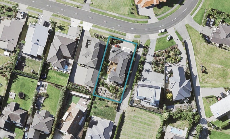 17 Liberty Crescent, Beachlands, Auckland - Carousel 1