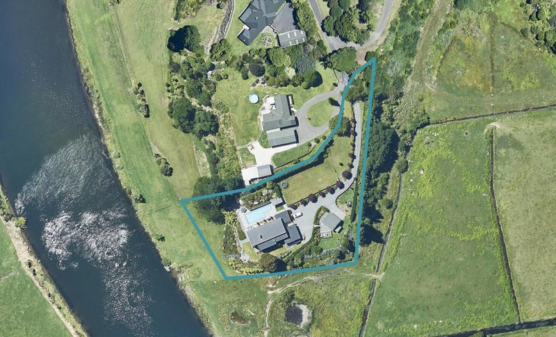 1200 Taniwha Place, BETHLEHEM, TAURANGA - Carousel 1