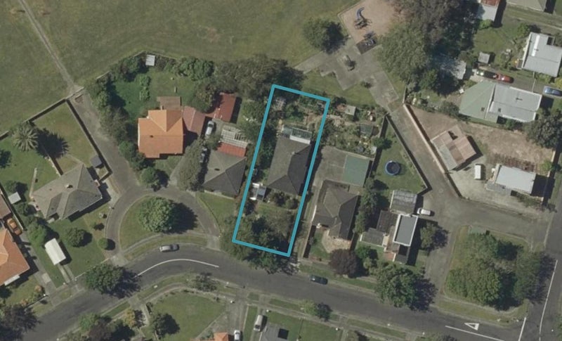 44 Savage Crescent, West End, Palmerston North - Carousel 1