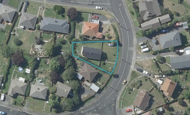 11 Edinburgh Street, Green Island, Dunedin - Carousel 1