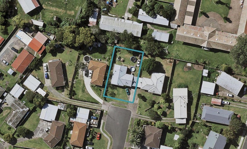 11 Blair Place, Otara, Auckland - Carousel 1