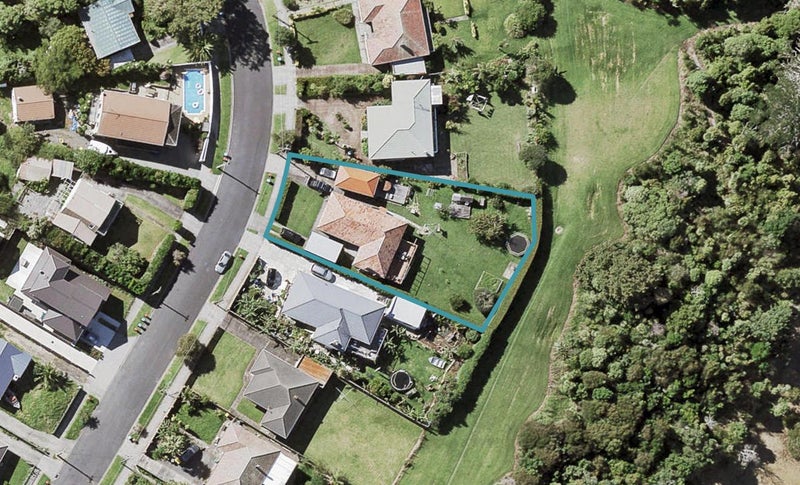 34 Silverton Avenue,  Wai O Taiki Bay, Auckland - Carousel 1