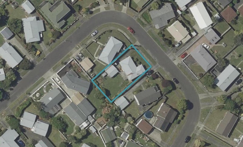 18 Rosedale Crescent, Cloverlea, Palmerston North - Carousel 1