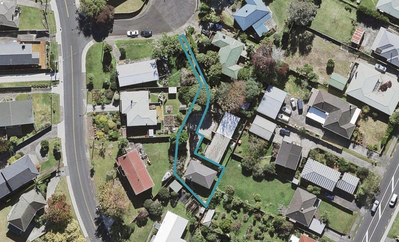 1A Griffiths Place, Te Atatū South, Auckland - Carousel 1
