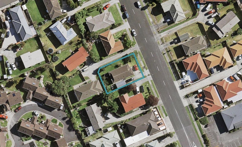 12 Robert Skelton Place, Clendon Park, Auckland - Carousel 1