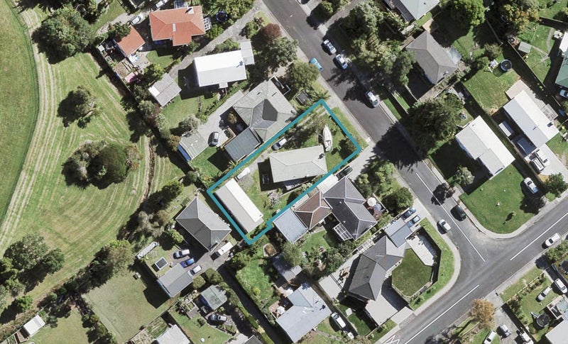 5 Ragley Street, Titirangi, Auckland - Carousel 1