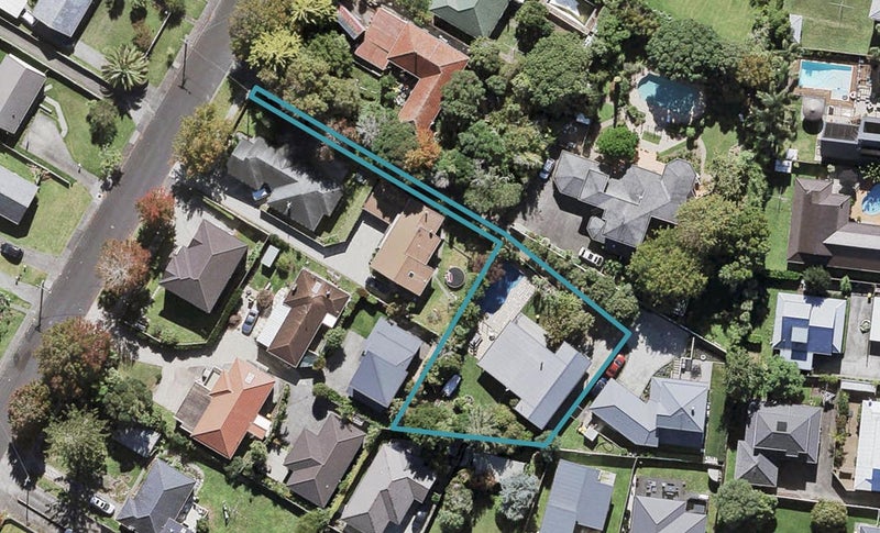 17 Humphrey Kemp Avenue, Henderson, Auckland - Carousel 1